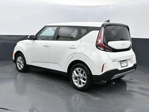 Snow White Pearl 2025 Kia Soul LX