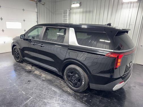 Aurora Black Pearl 2025 Kia Carnival LXS
