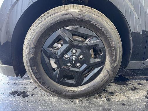 Aurora Black Pearl 2025 Kia Carnival LXS