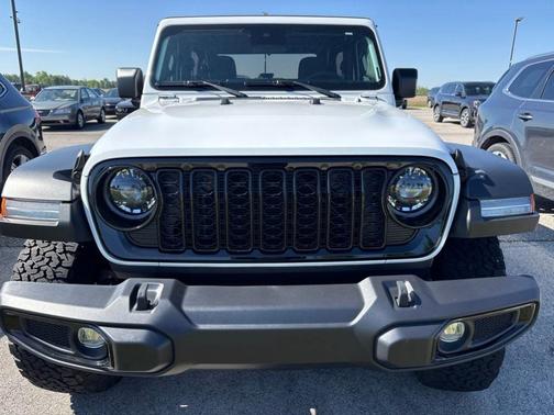 Bright White Clearcoat 2024 Jeep Wrangler Sport