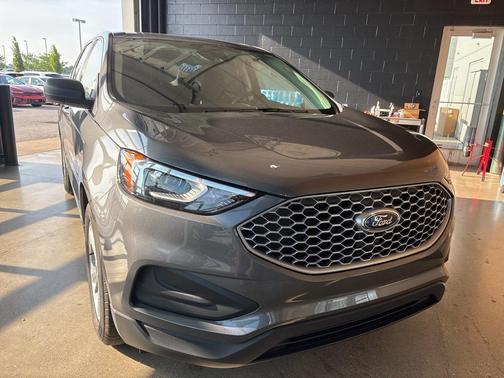 2023 Ford Edge SE