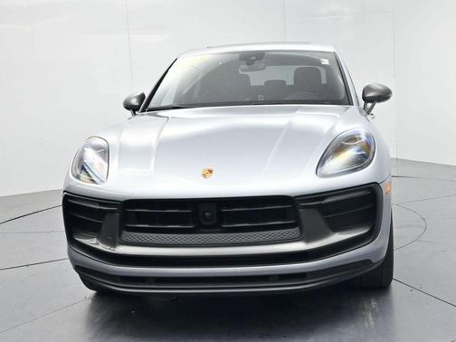 Dolomite Silver Metallic 2024 Porsche Macan T