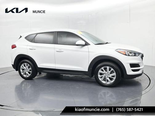 Dazzling White 2019 Hyundai TUCSON SE