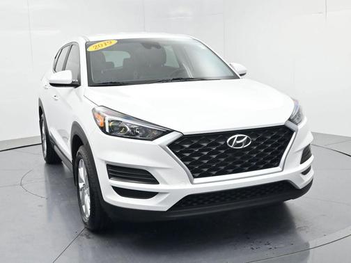 Dazzling White 2019 Hyundai TUCSON SE