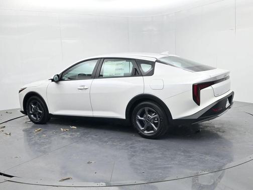 Snow White Pearl 2026 Kia K4 LXS