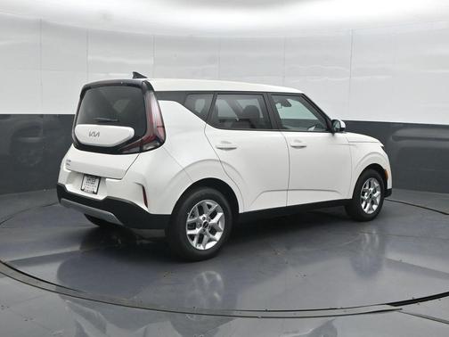Snow White Pearl 2025 Kia Soul LX