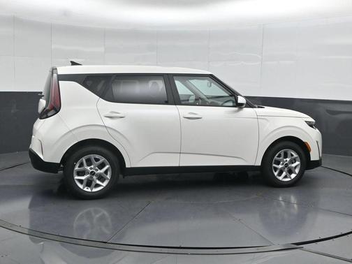 Snow White Pearl 2025 Kia Soul LX