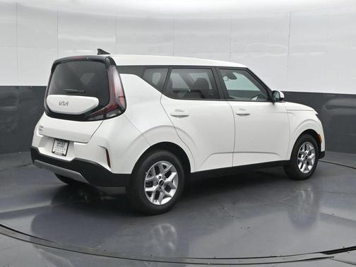 Snow White Pearl 2025 Kia Soul LX