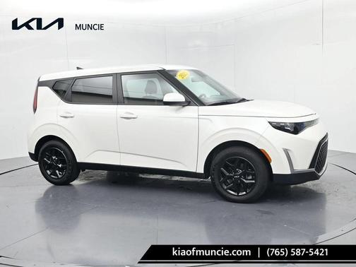 Snow White Pearl 2025 Kia Soul LX