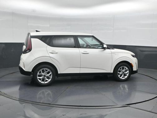 Snow White Pearl 2025 Kia Soul LX