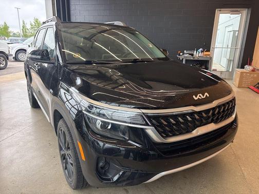 Cherry Black 2023 Kia Seltos Nightfall