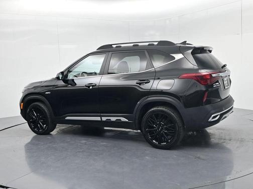 Cherry Black 2023 Kia Seltos Nightfall