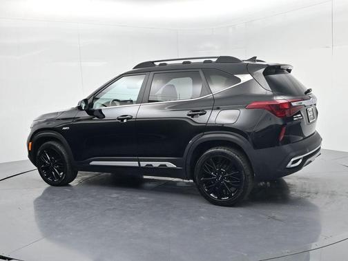 Cherry Black 2023 Kia Seltos Nightfall