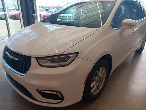 2022 Chrysler Pacifica Touring-L