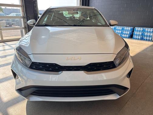 Snow White Pearl 2024 Kia Forte LXS
