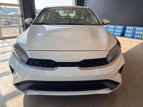 Snow White Pearl 2024 Kia Forte LXS