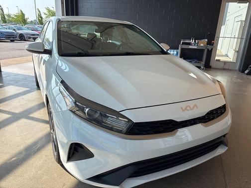 Snow White Pearl 2024 Kia Forte LXS