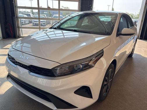 Snow White Pearl 2024 Kia Forte LXS