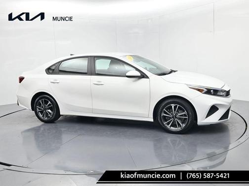 Snow White Pearl 2024 Kia Forte LXS