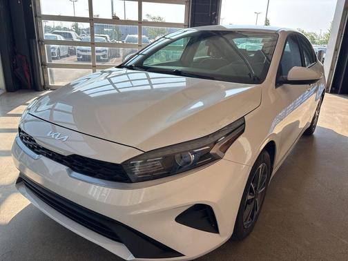 Snow White Pearl 2024 Kia Forte LXS