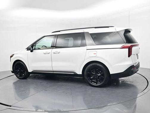 Snow White Pearl 2026 Kia Carnival SX