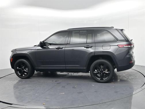 2022 Jeep Grand Cherokee Altitude