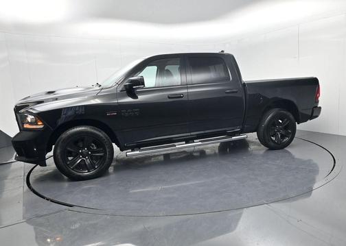 Brilliant Black Crystal Pearlcoat 2017 RAM 1500 Sport