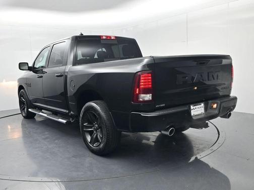 Brilliant Black Crystal Pearlcoat 2017 RAM 1500 Sport