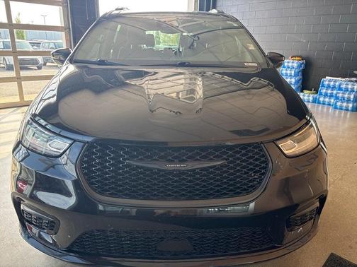 2021 Chrysler Pacifica Touring-L