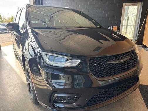 2021 Chrysler Pacifica Touring-L