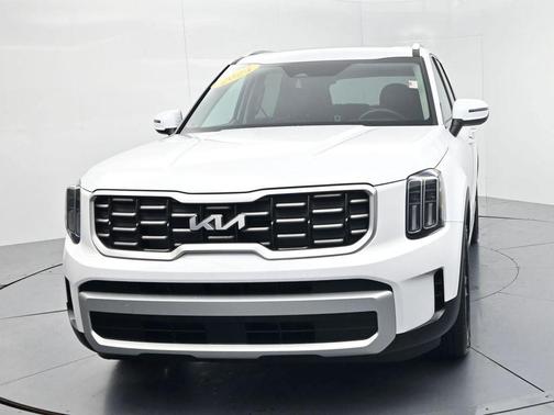 Glacial White Pearl 2024 Kia Telluride S