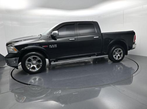 Brilliant Black Crystal Pearlcoat 2017 RAM 1500 Laramie