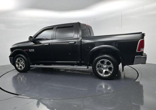 Brilliant Black Crystal Pearlcoat 2017 RAM 1500 Laramie