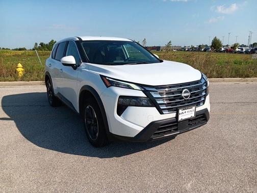 Everest White P 2024 Nissan Rogue SV