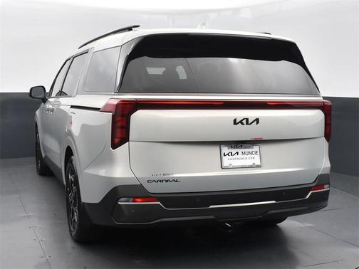 2025 Kia Carnival SX