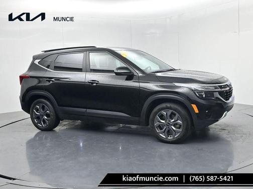 Fusion Orange 2024 Kia Seltos S