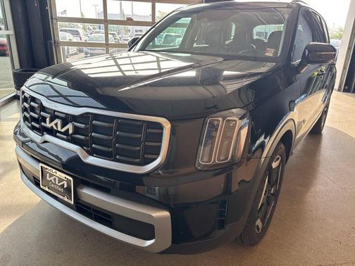 Ebony Black 2023 Kia Telluride S