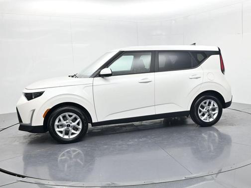 Snow White Pearl 2025 Kia Soul LX
