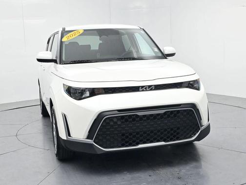 Snow White Pearl 2025 Kia Soul LX