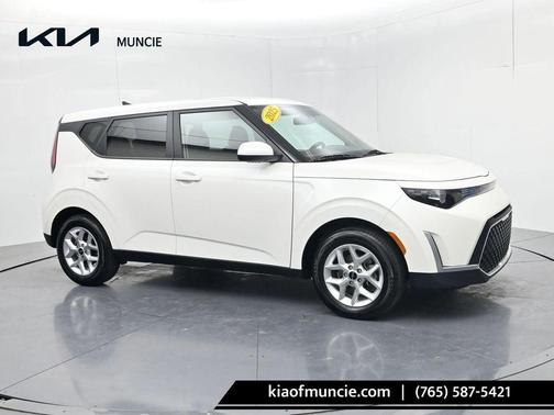Snow White Pearl 2025 Kia Soul LX