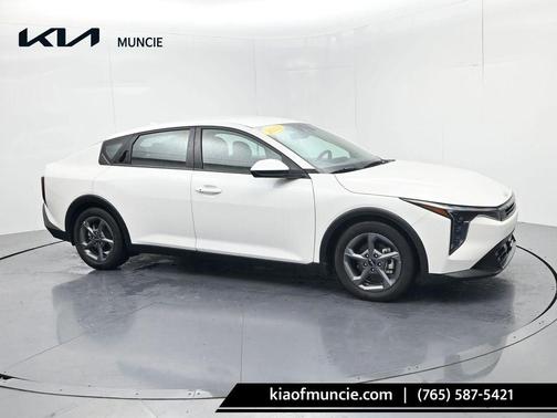 Snow White Pearl 2025 Kia K4