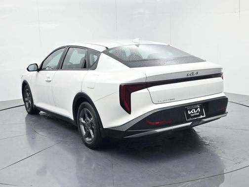 Snow White Pearl 2025 Kia K4
