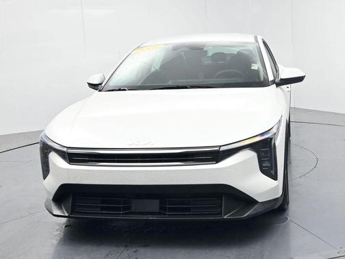 Snow White Pearl 2025 Kia K4