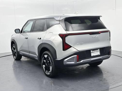 Ivory Silver 2027 Kia Seltos S