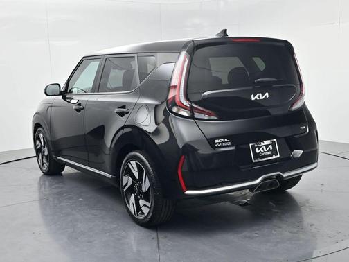 Fusion Orange 2023 Kia Soul GT-Line 2.0L