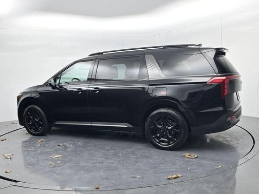 Aurora Black Pearl 2026 Kia Carnival SX