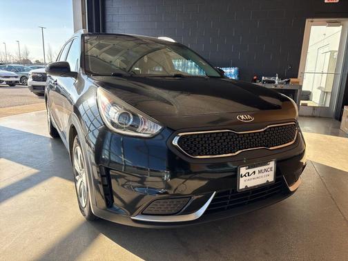 Aurora Black Pearl 2018 Kia Niro LX