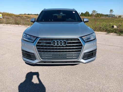 Florett Silver Metallic 2017 Audi Q7 2.0T Premium