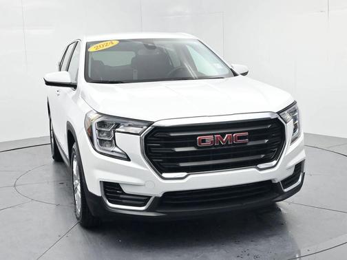 Summit White 2024 GMC Terrain SLE