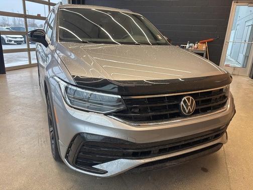 2023 Volkswagen Tiguan 2.0T SE R-Line Black